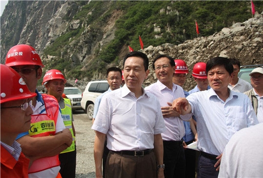省國(guó)資委主任劉國(guó)強(qiáng)視察公司都汶高速公路抗洪搶險(xiǎn)工作