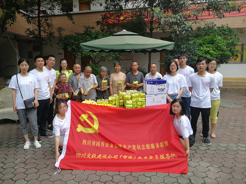 上門慰問接地氣 貼近服務(wù)暖人心--市政分公司黨員服務(wù)隊開展“敬老助老幫老”關(guān)愛活動