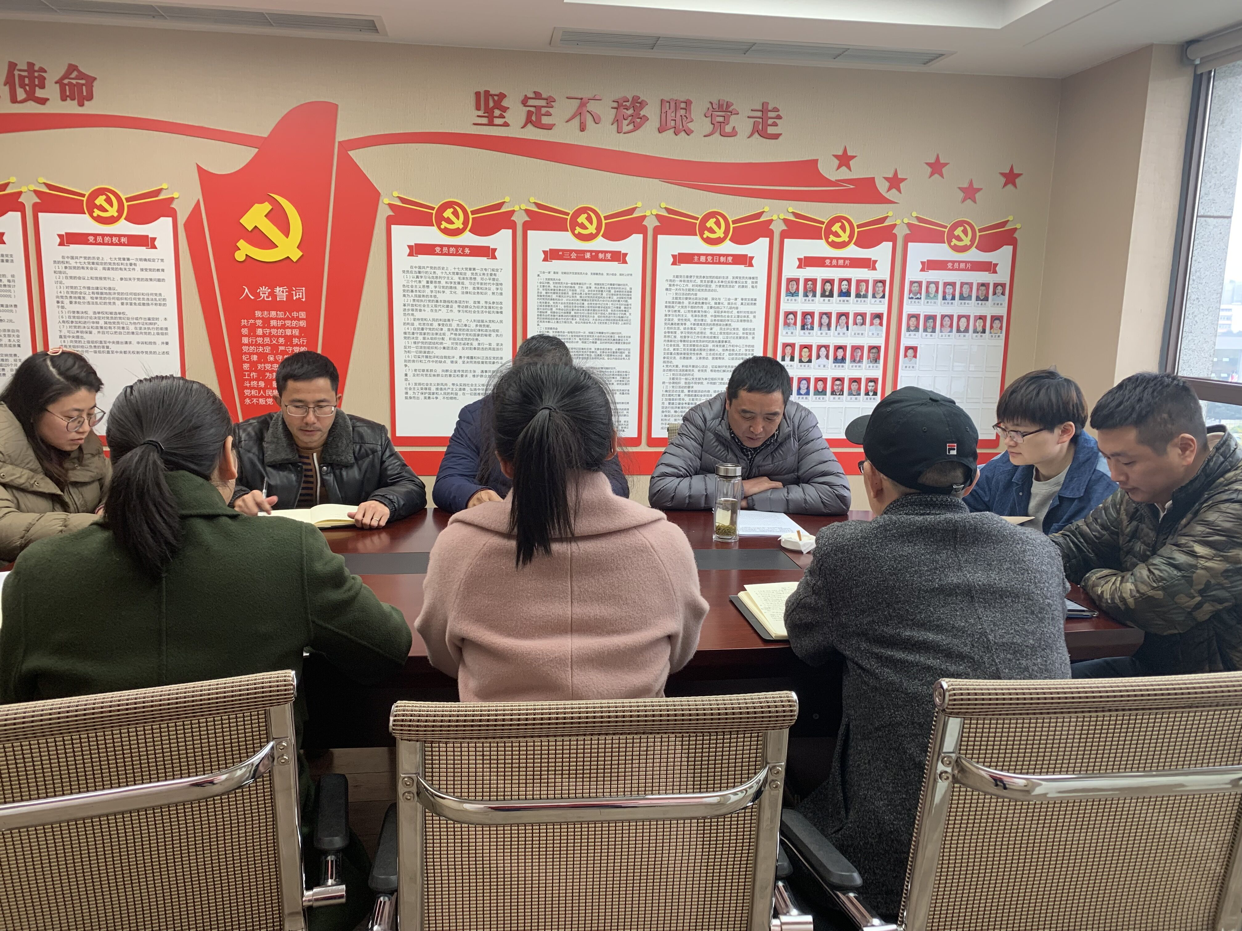 路面工程分公司黨支部召開(kāi)向抗災(zāi)搶險(xiǎn)英雄群體學(xué)習(xí)會(huì)議