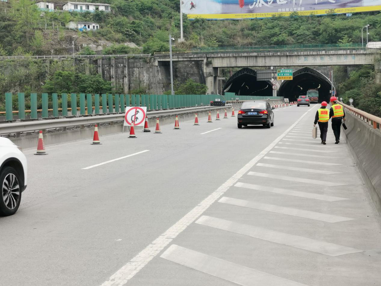 都映高速公路紫坪鋪隧道和龍溪隧道應(yīng)急養(yǎng)護(hù)工程開工