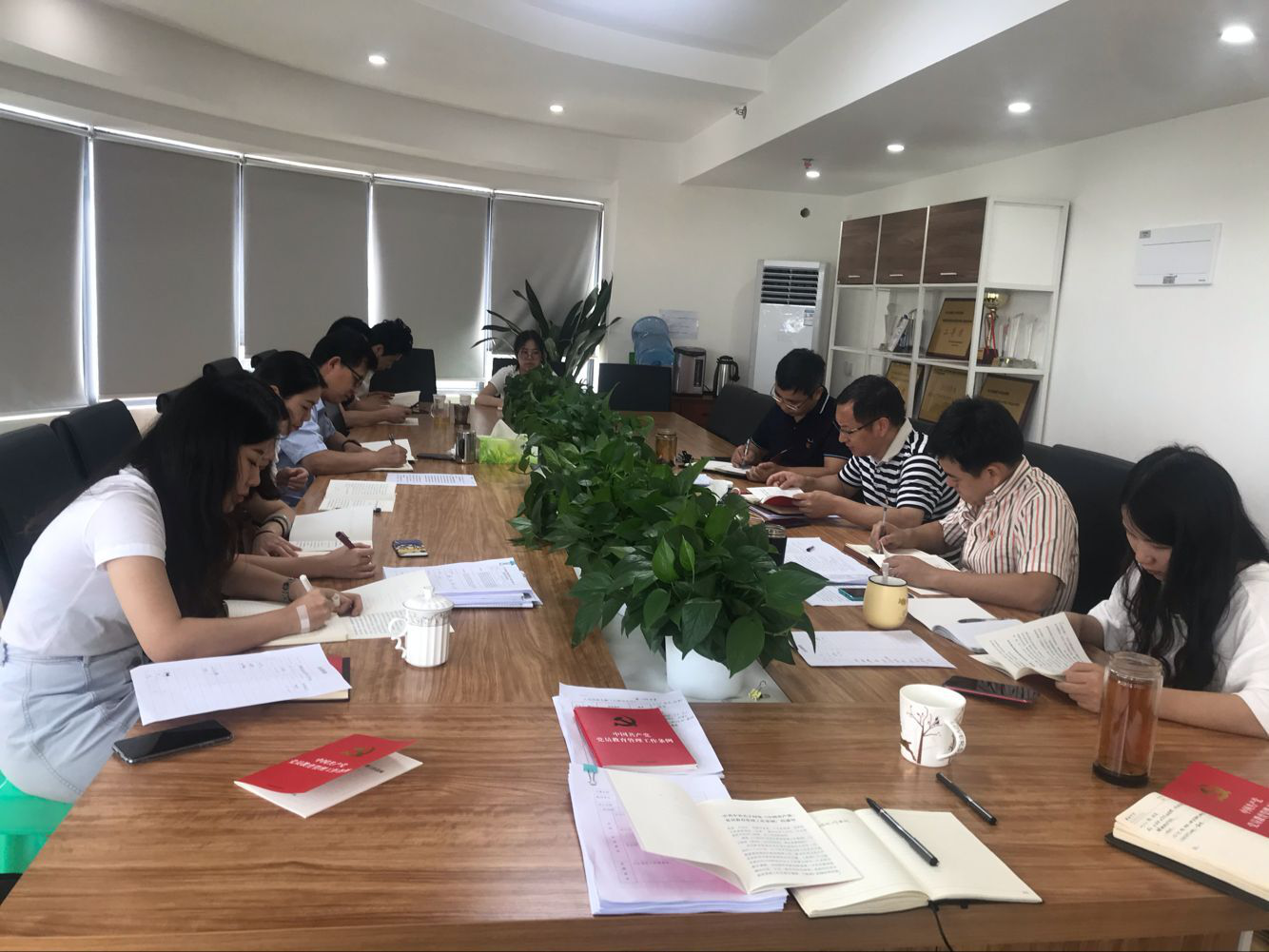 公路分公司黨支部深入學(xué)習(xí)《中國共產(chǎn)黨黨員教育管理工作條例》