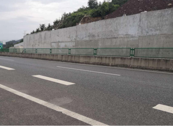 廣陜、廣巴高速公路連接線東壩互通K4+700左側(cè)順層滑坡處治工程順利完工