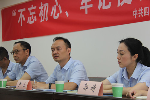 守初心 擔(dān)使命 找差距 抓落實(shí)公路分公司持續(xù)開展“不忘初心 牢記使命”主題教育黨課活動(dòng)