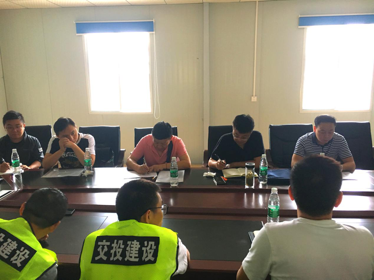 公司副總經(jīng)理何騰一行對(duì)成樂(lè)擴(kuò)容建設(shè)項(xiàng)目E2-SG2項(xiàng)目經(jīng)理分部進(jìn)行半年工作大檢查