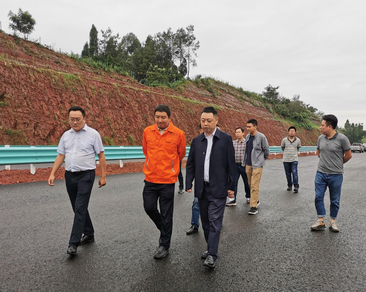 省交通廳質(zhì)監(jiān)局副局長(zhǎng)鄒南一行赴公司成宜ZCB4-LM1項(xiàng)目檢查指導(dǎo)工作