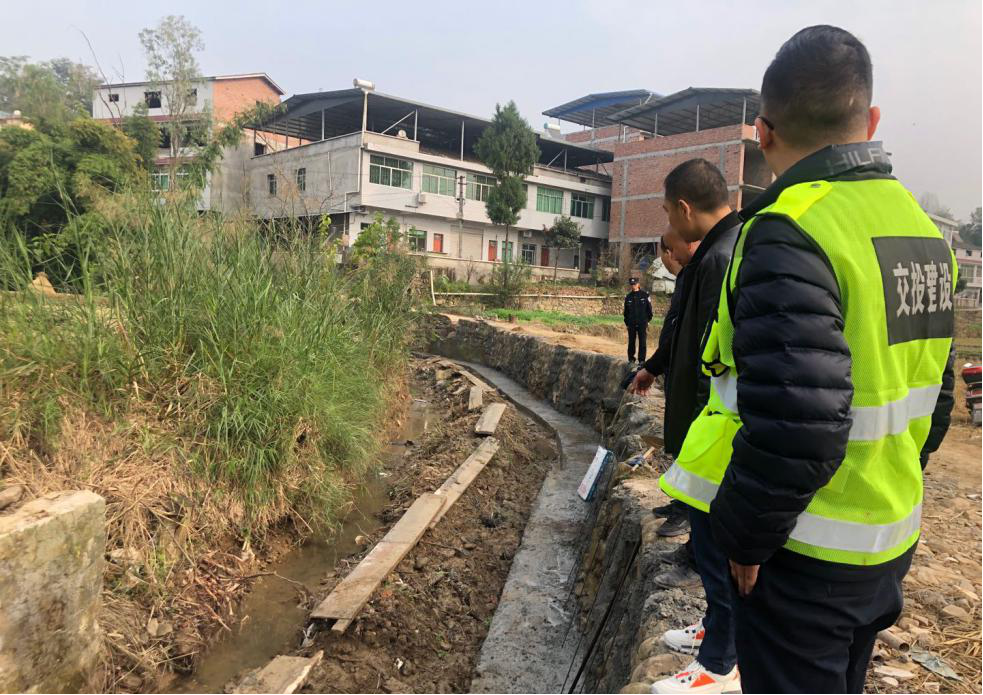 “共建路”正式動工，讓群眾出行不再困難