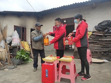 這個(gè)冬天有點(diǎn)“暖” 成樂(lè)擴(kuò)容TJ1-2項(xiàng)目部為貧困老人獻(xiàn)愛(ài)心