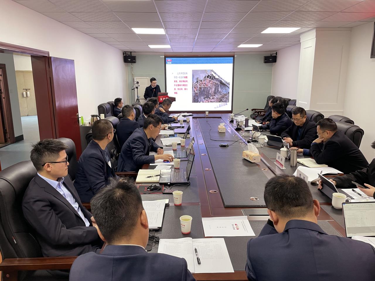 累累碩果  提質(zhì)增效再出發(fā)—公路分公司舉辦2020年度科技創(chuàng)新成果評(píng)審會(huì)