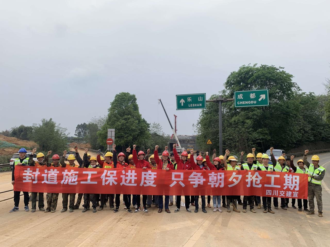 半幅封閉施工  向年底通車目標(biāo)沖刺！