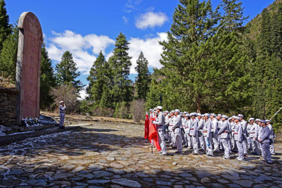海拔3500米，沿著久馬高速重走紅軍長(zhǎng)征路 ——四川交建黨史學(xué)習(xí)教育紀(jì)實(shí)