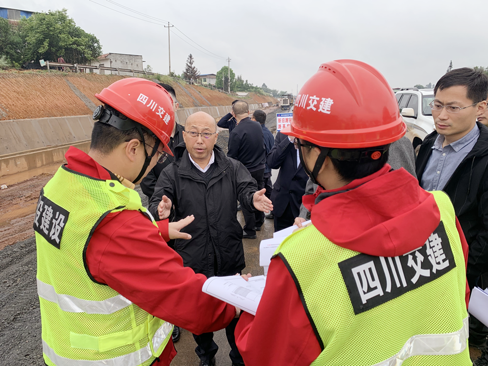 省交投集團(tuán)到成樂(lè)擴(kuò)容項(xiàng)目眉山段調(diào)研指導(dǎo)工作