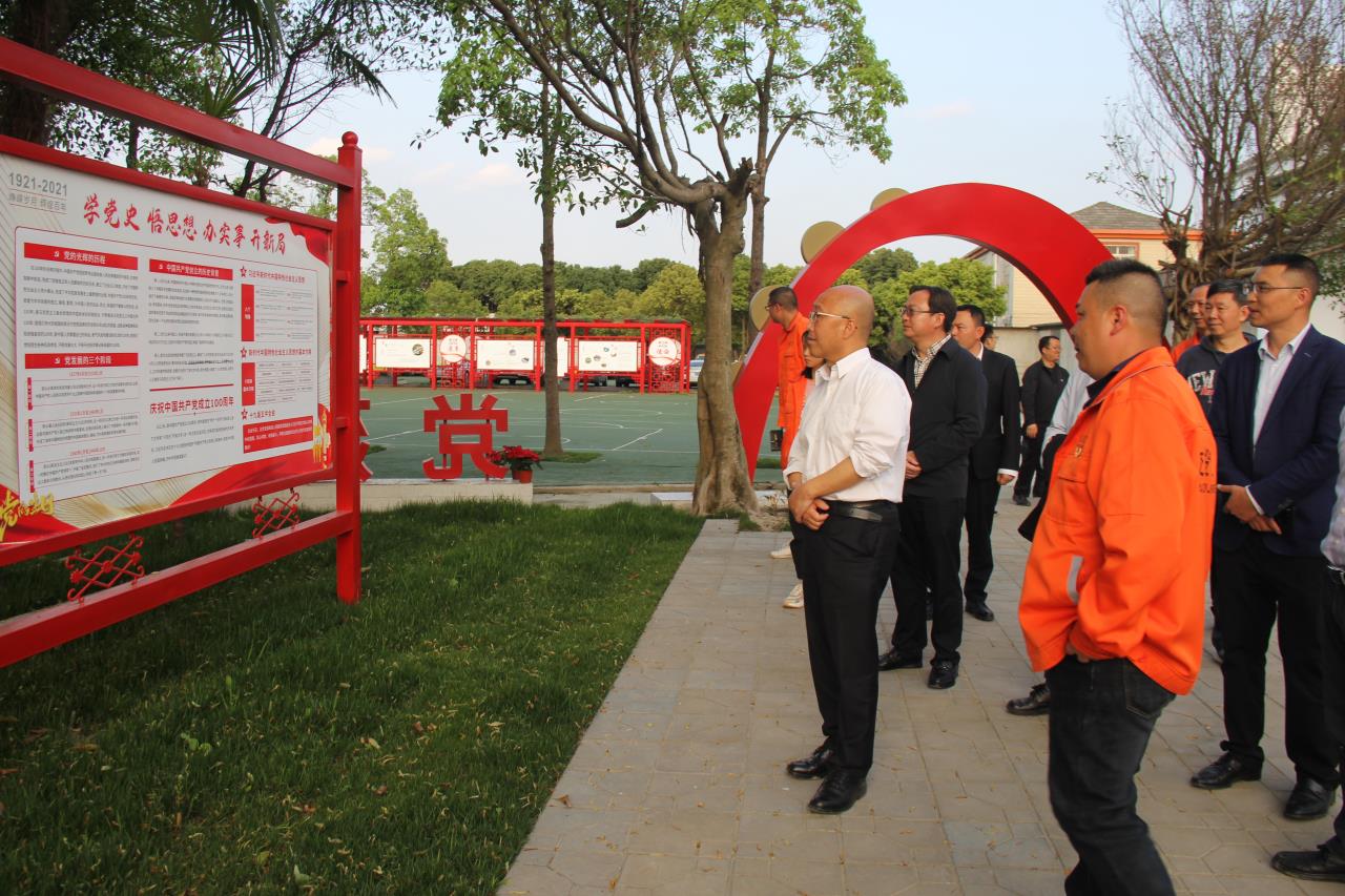 四川交投集團(tuán)黨委委員、董事李永林一行參觀黨建文化公園.JPG