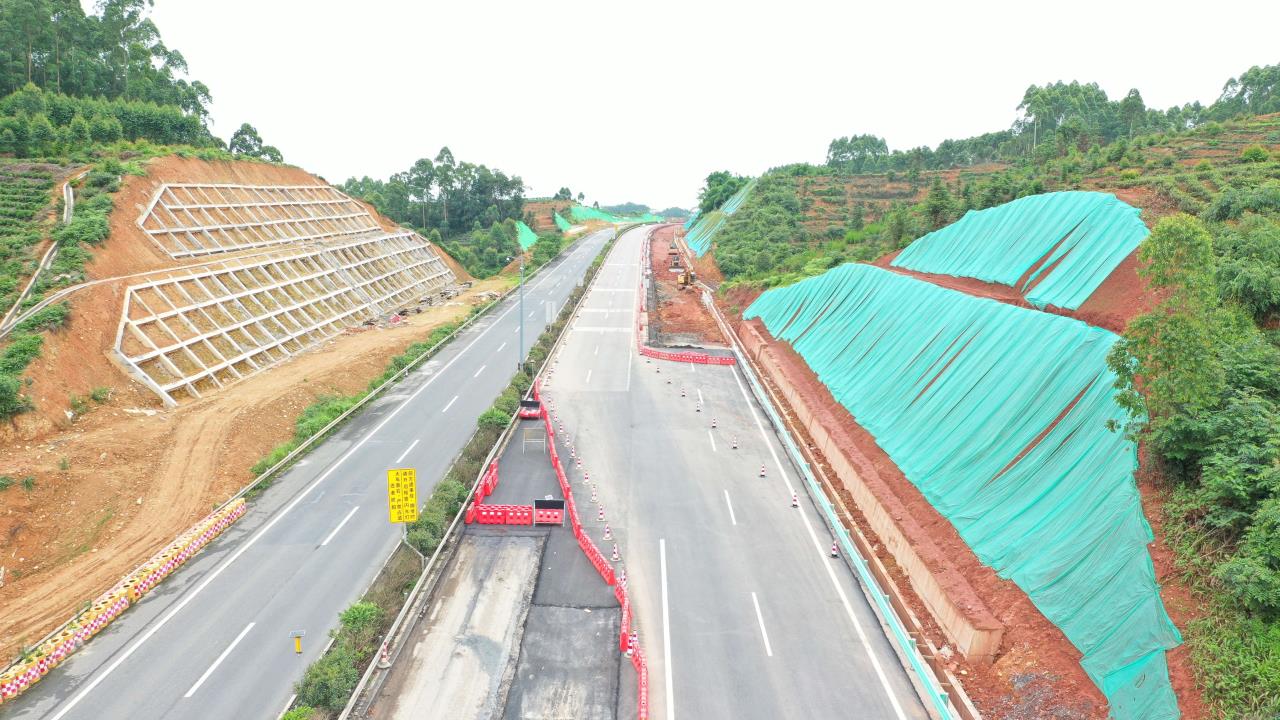 成樂擴容項目封閉路段順利完成交通轉(zhuǎn)換