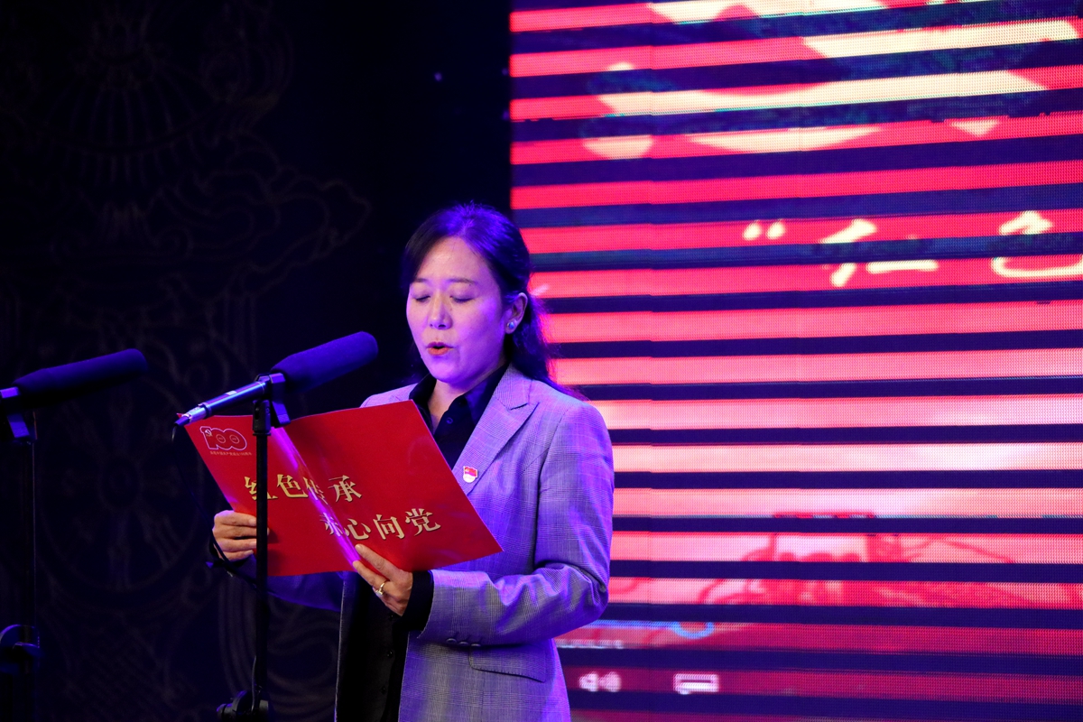 3-阿壩州交通運(yùn)輸局黨組書記、局長(zhǎng)益英講話（升華攝影）.JPG