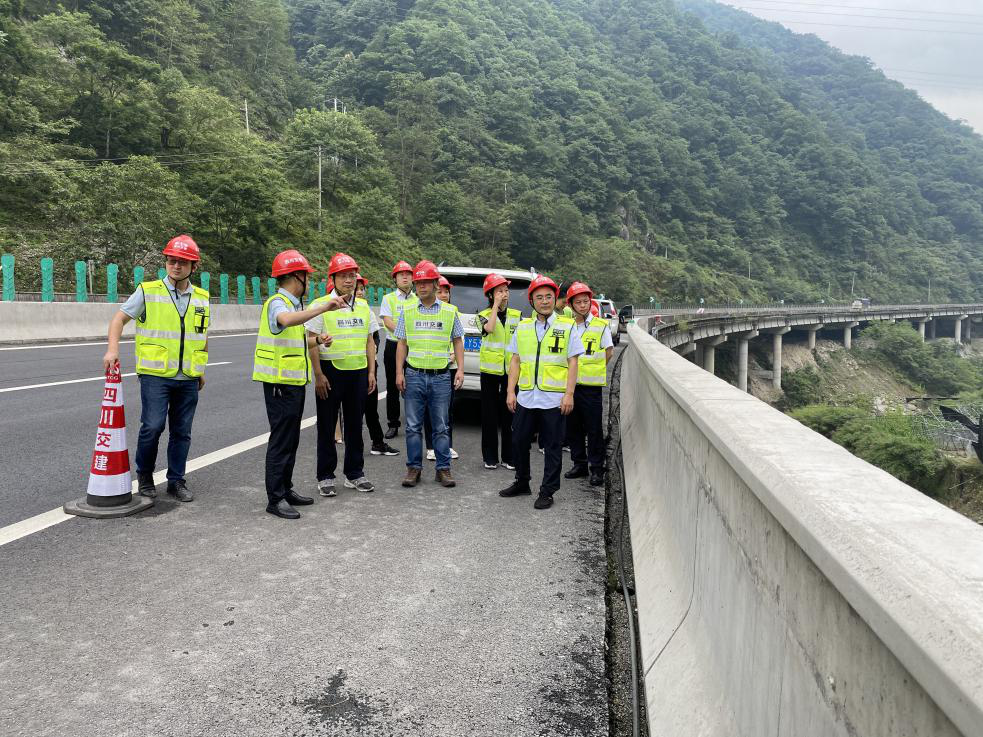 集團第三監(jiān)事會主席華正輝帶隊赴 四川交建調(diào)研
