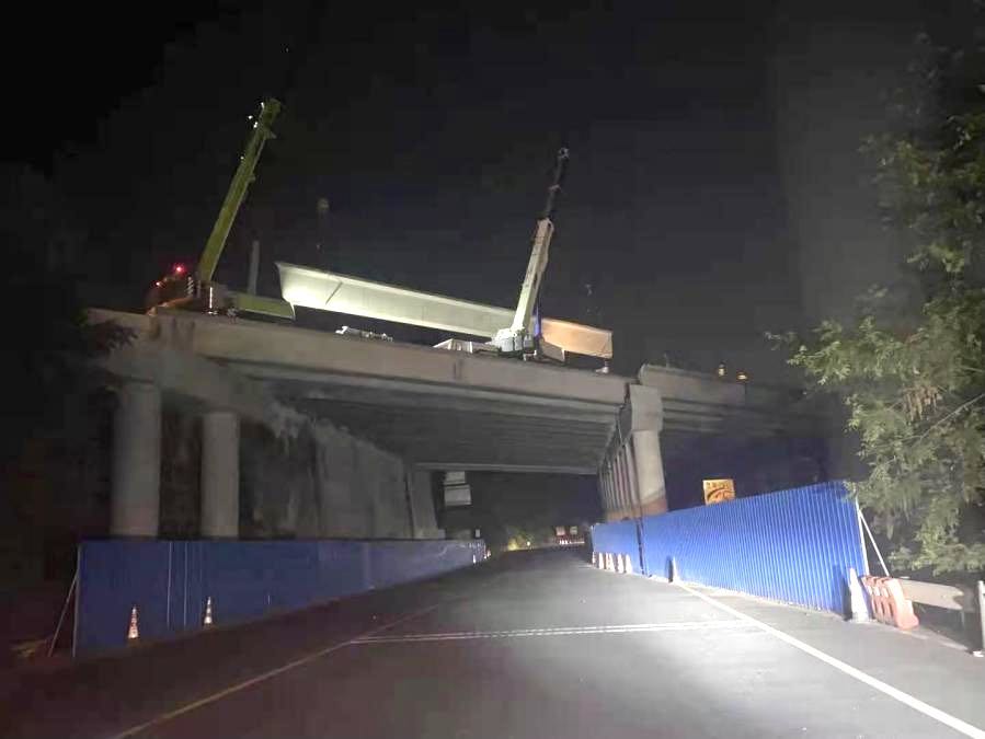 成樂擴容項目觀音灘跨線橋完成最后一片梁板架設(shè)