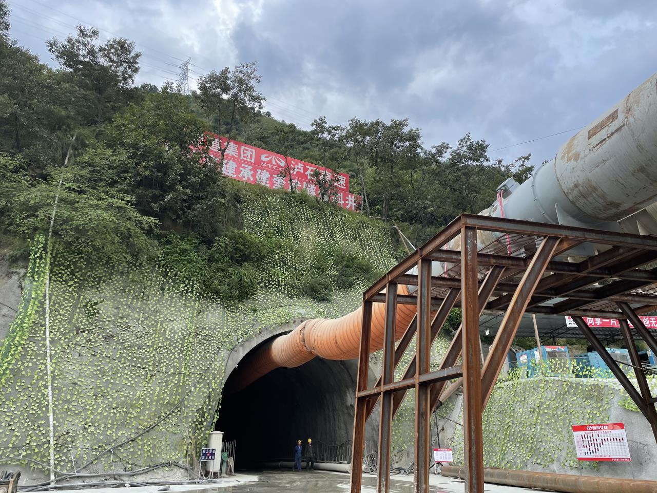 年底沖刺加速度！瀘石高速TJ3標(biāo)隧道 掘進(jìn)超3000米