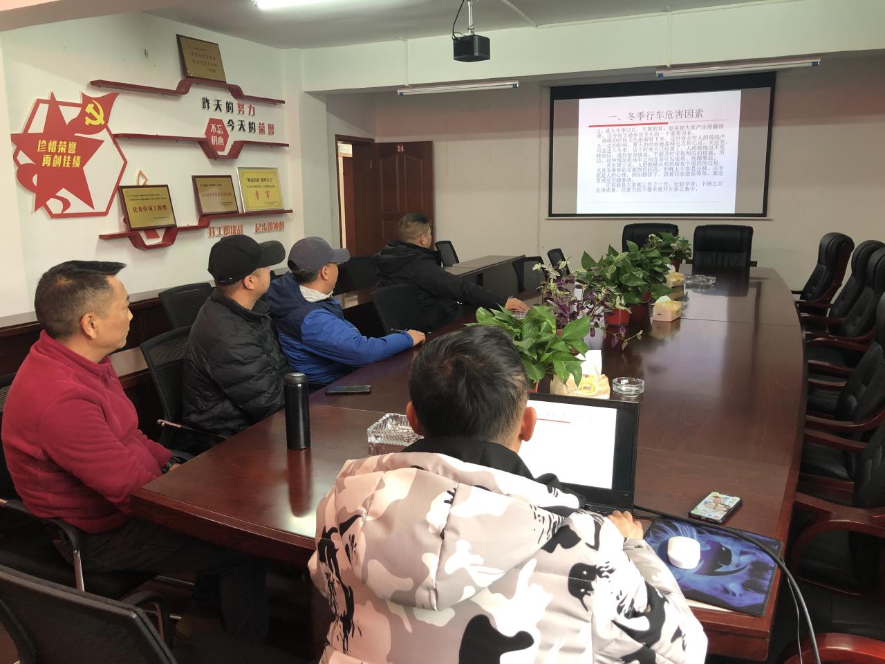駐地建設(shè)+安全駕駛  雙線(xiàn)并行辦實(shí)事
