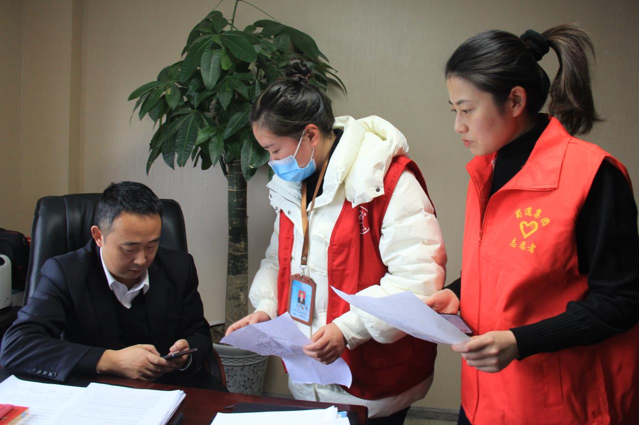 “團(tuán)結(jié)鄰里、共融共建”——路面工程分公司機(jī)關(guān)黨支部與團(tuán)結(jié)社區(qū)黨總支聯(lián)合開展防電信詐騙活動(dòng)