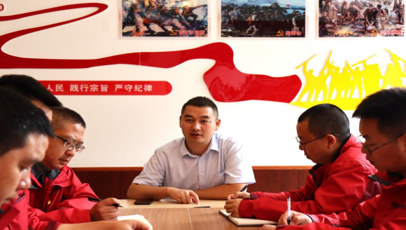 交建集團黨委委員、紀委書記吳鵬飛率隊赴黨建基層聯(lián)系點久馬高速C3總包部調(diào)研指導工作