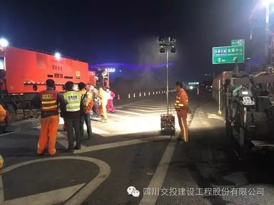 公司交綠分公司繞城高速公路瀝青路面就地?zé)嵩偕こ倘嬲归_(kāi)