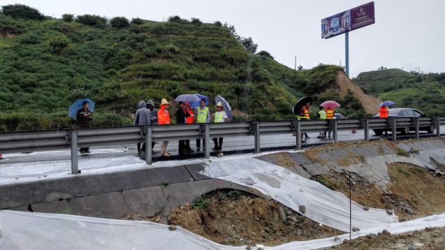 公司成功完成京昆高速公路西攀段K2439+964-K2440+029段左幅中型滑坡?lián)岆U階段性任務(wù)