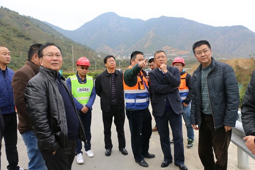 涼山州副州長(zhǎng)朱學(xué)雷一行赴公司養(yǎng)護(hù)分公司承建瀘黃高速公路加寬改造工程現(xiàn)場(chǎng)調(diào)研指導(dǎo)工作