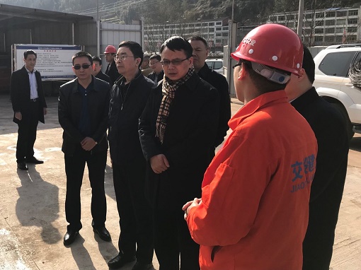 四川省旅發(fā)委黨組書記胡斌赴公司市政分公司承建達(dá)陜高速百里峽項(xiàng)目調(diào)研指導(dǎo)工作并慰問一線員工