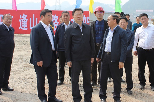 巴中市市委書記羅增斌赴公司市政分公司承建恩陽機(jī)場(chǎng)快速路項(xiàng)目調(diào)研指導(dǎo)工作